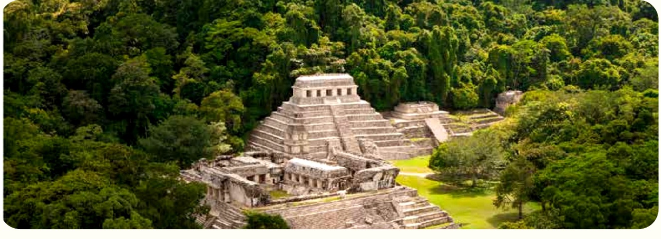 Zona arqueológica de Palenque rodeada de selva en el itinerario Chiapas diciembre 2026