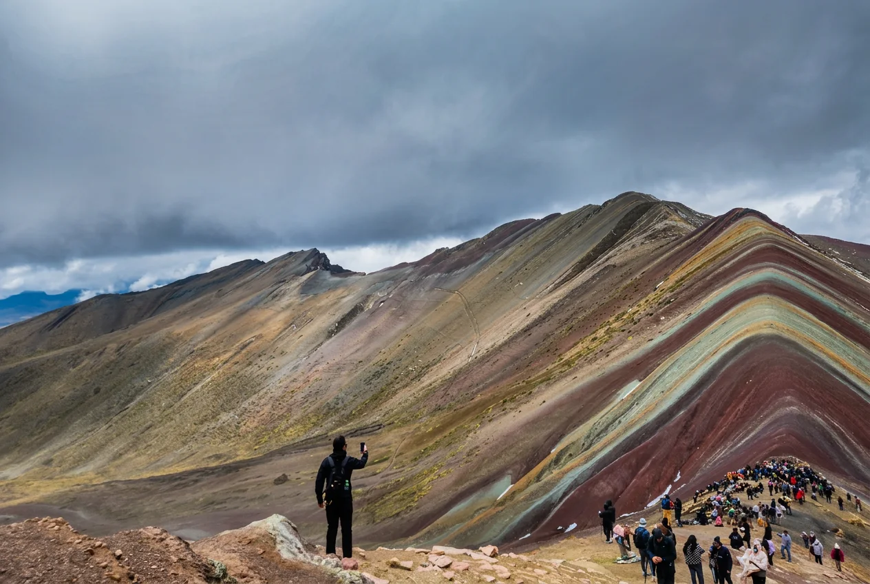 Montaña de Siete Colores Vinicunca en Perú durante un viaje grupal de Shanarani Agencia de Viajes